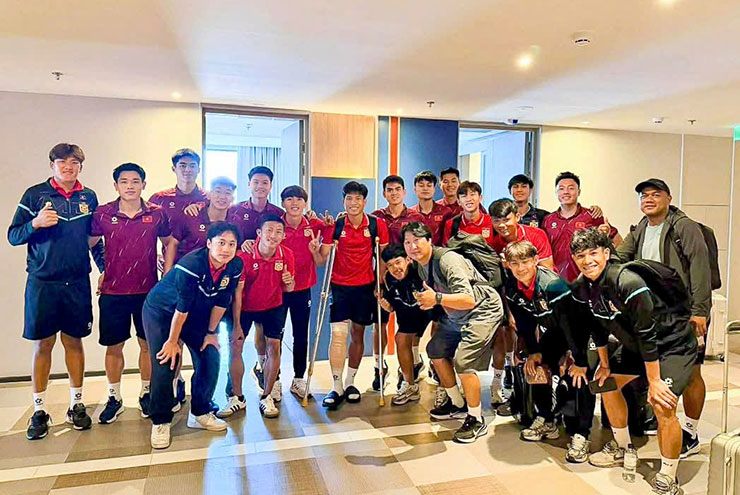 U22 Việt Nam có hành động đẹp với sao U22 Lào gãy chân ở SEA Games - 1