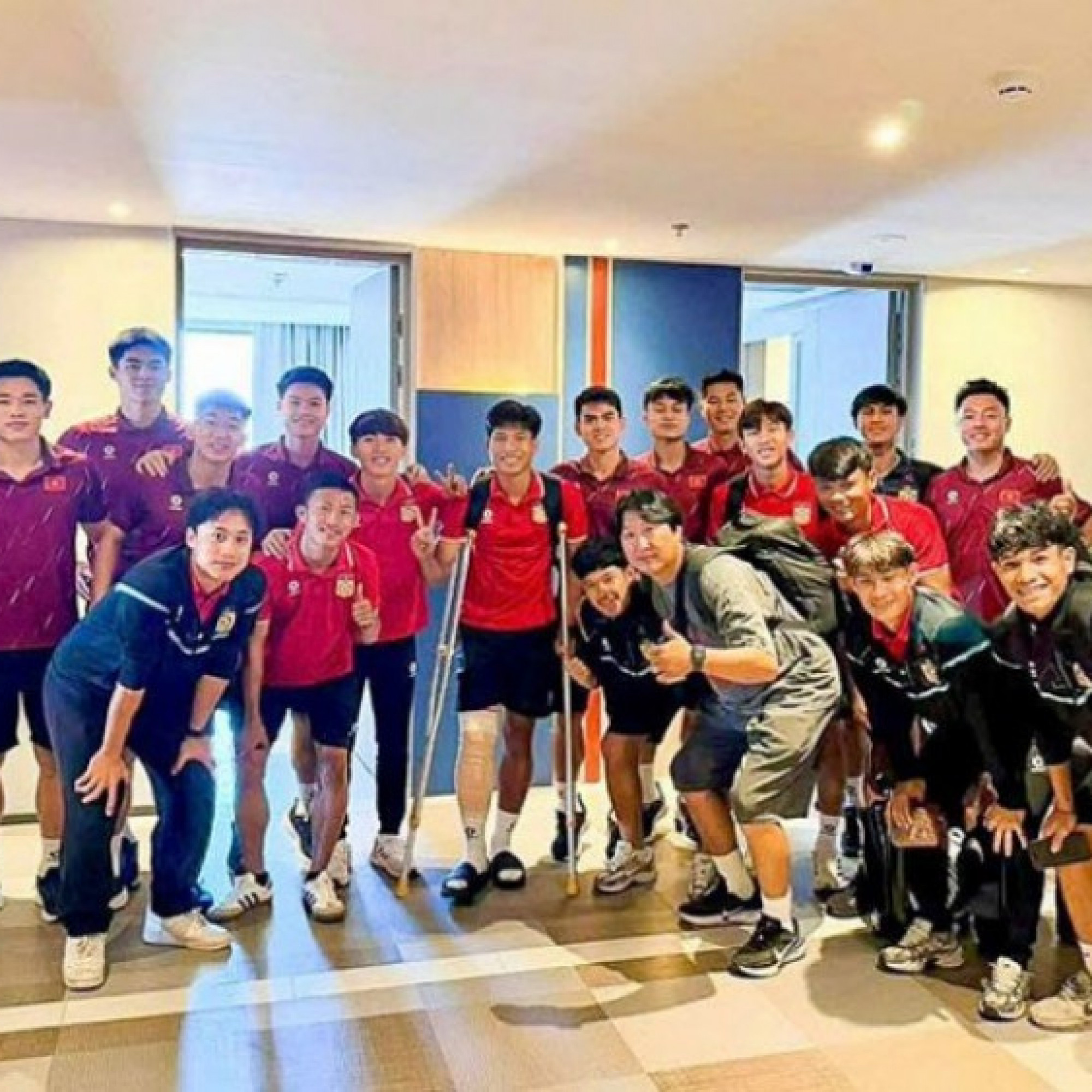  - U22 Việt Nam có hành động đẹp với sao U22 Lào gãy chân ở SEA Games