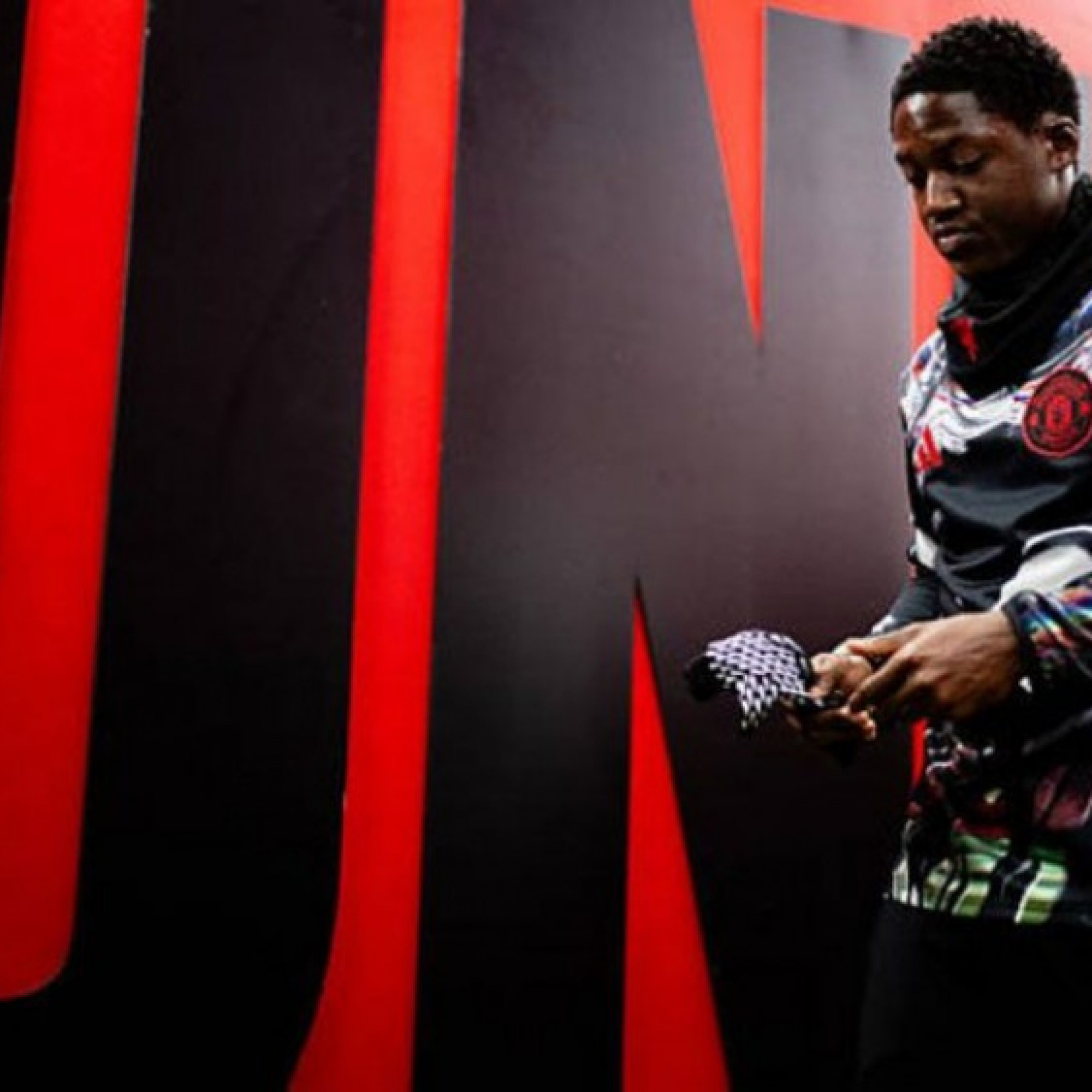  - Tin mới nhất bóng đá sáng 9/12: Napoli đề nghị trả 100% lương cho MU để mượn Mainoo