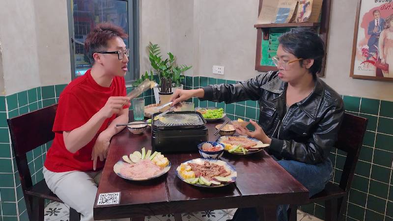 Lâm Nguyễn và Năm Chà khám phá quán nướng hoài cổ trong Tập 33 Quán ăn hạnh phúc - 1