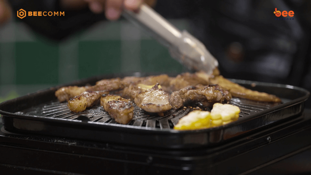 Lâm Nguyễn và Năm Chà khám phá quán nướng hoài cổ trong Tập 33 Quán ăn hạnh phúc - 3