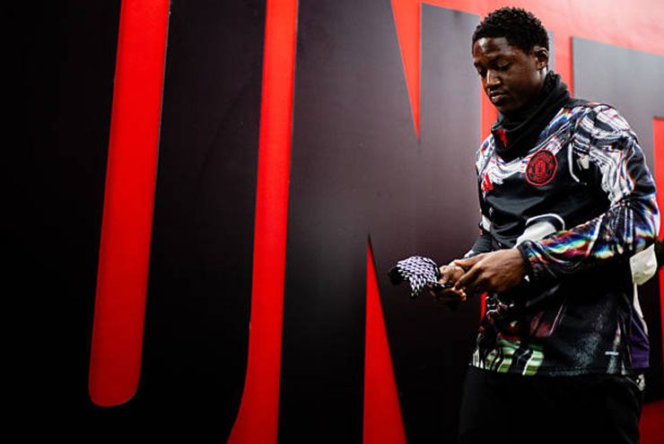 Tin mới nhất bóng đá sáng 9/12: Napoli đề nghị trả 100% lương cho MU để mượn Mainoo - 1