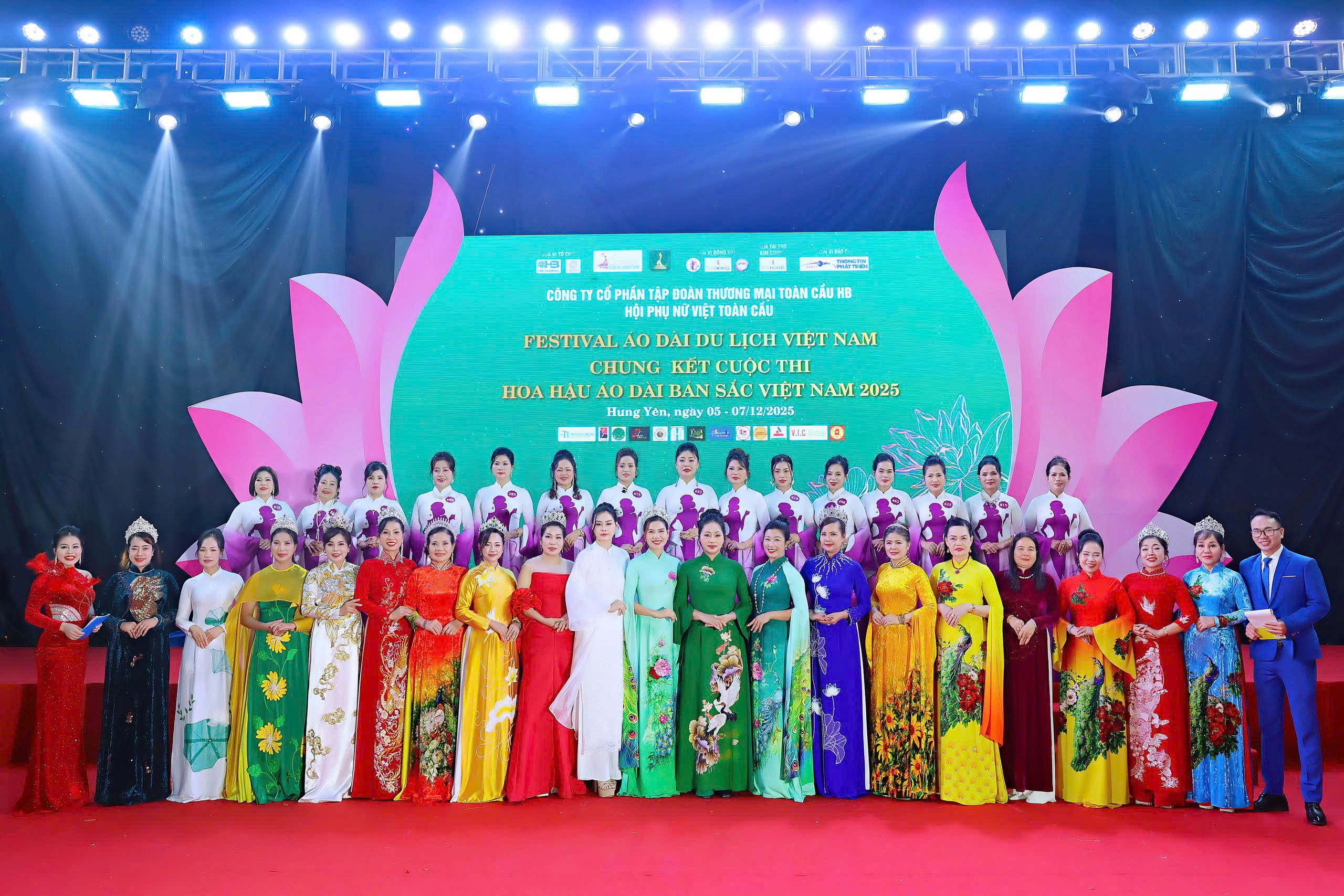 Hoa hậu Áo dài Bản sắc Việt Nam 2025 tìm ra chủ nhân vương miện mùa đầu tiên - 1