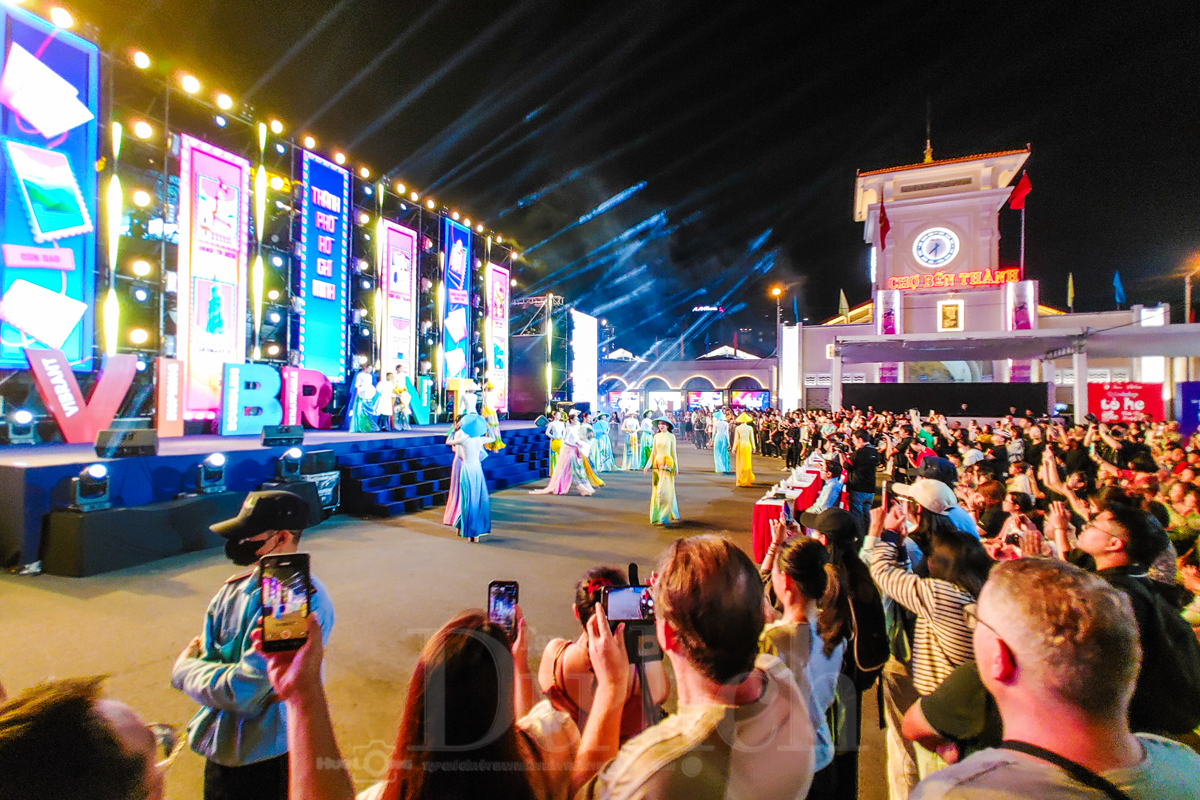 ‘Authentic Night’ - Đêm đại sứ thăng hoa giữa lòng Sài Gòn trẻ trung và giàu bản sắc - 3