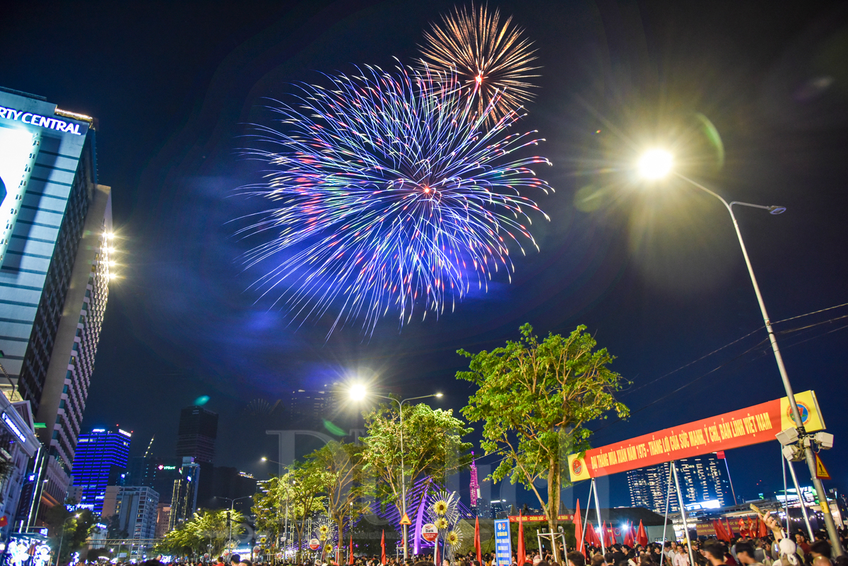 Nhiều hoạt động rộn ràng đón chào năm mới 2026 tại TP.HCM mới - 3