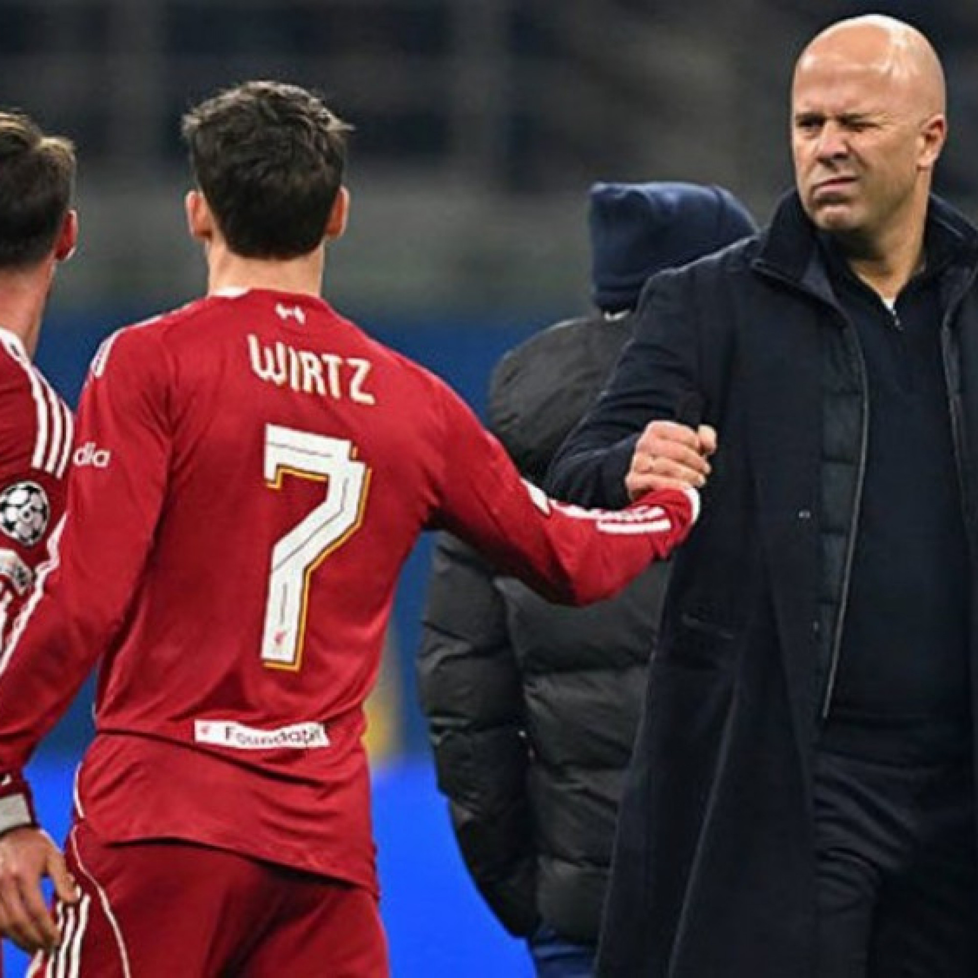  - Salah chỉ là “con sói cô đơn”, Arne Slot tạm không lo bị lật ghế ở Liverpool