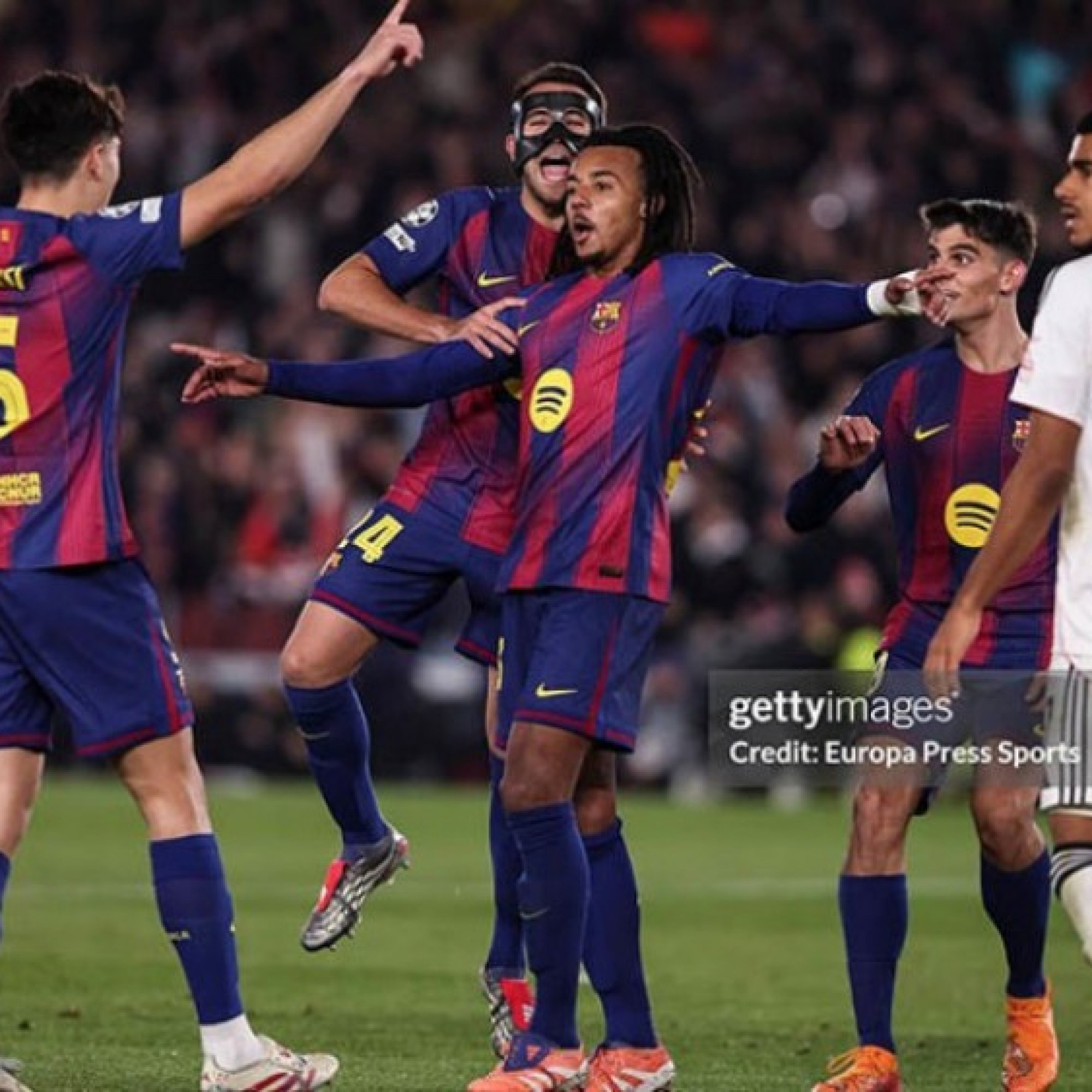  - Barca ngược dòng Cúp C1: Thói quen vượt lên nghịch cảnh, Rashford - Kounde cứu rỗi