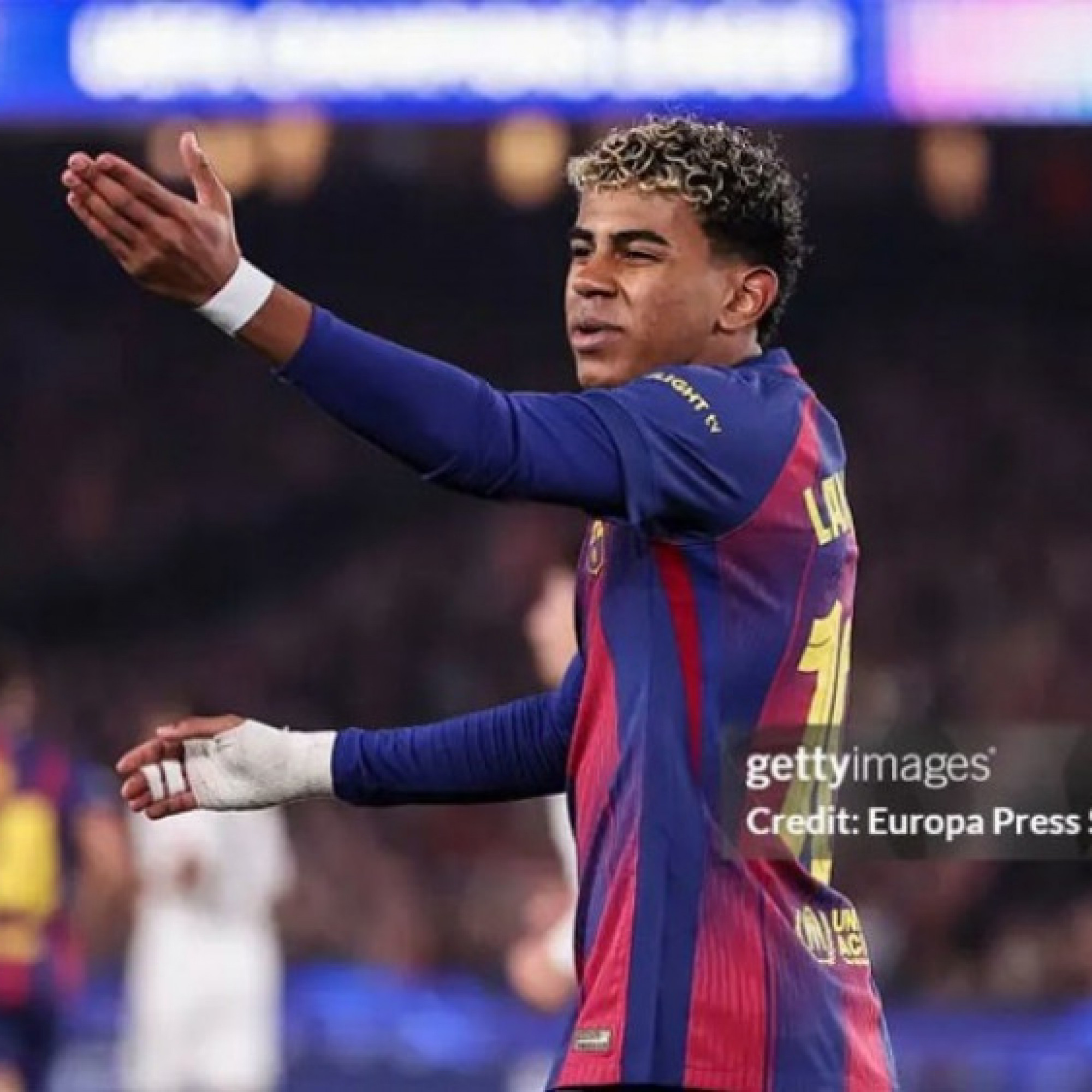  - Yamal vượt Mbappe lập kỷ lục Cúp C1, tỏ thái độ khó chịu khi bị thay ra