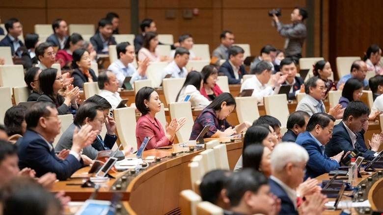 Quốc hội thông qua Luật báo sửa đổi, định danh cơ quan báo chí chủ lực - 1