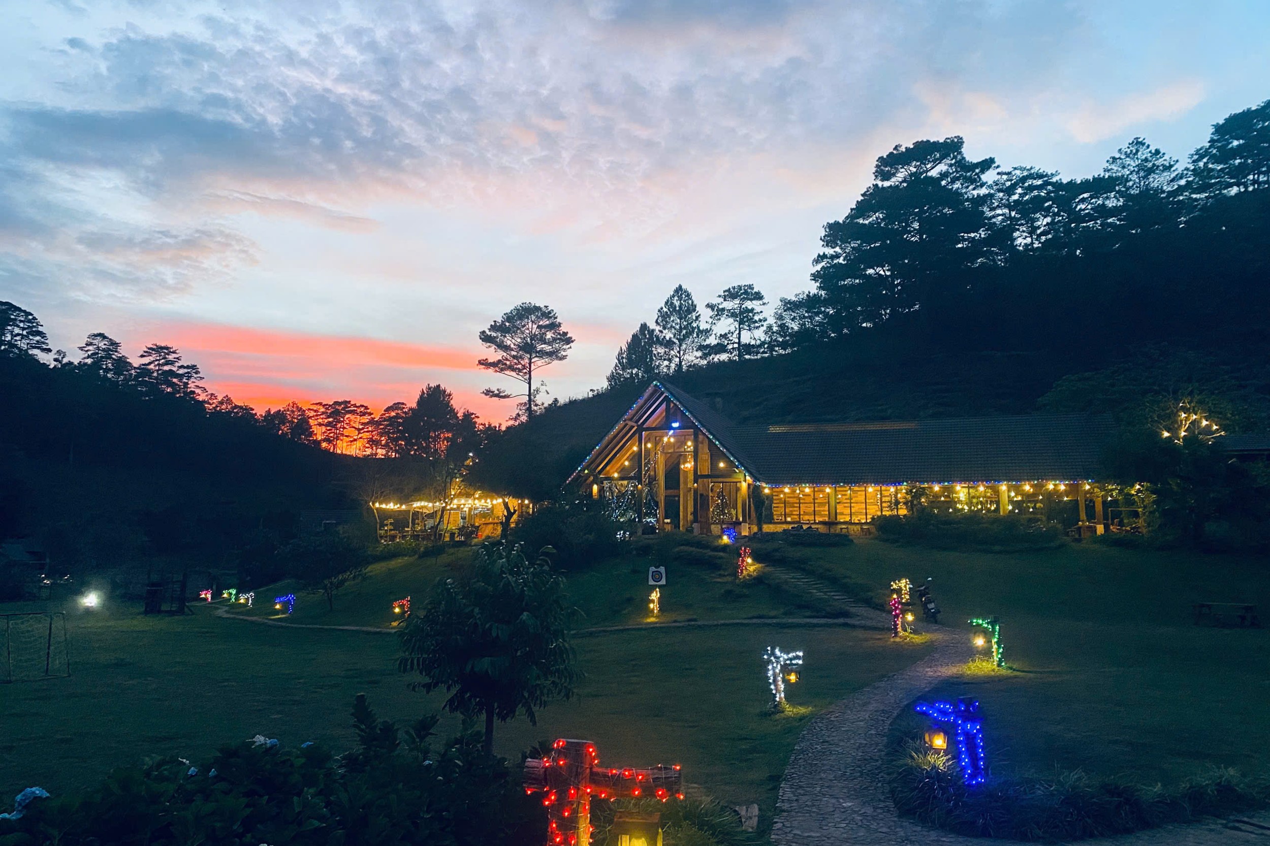 Giáng sinh ở Lat Valley - Dạ tiệc ánh sao giữa rừng xanh - 3