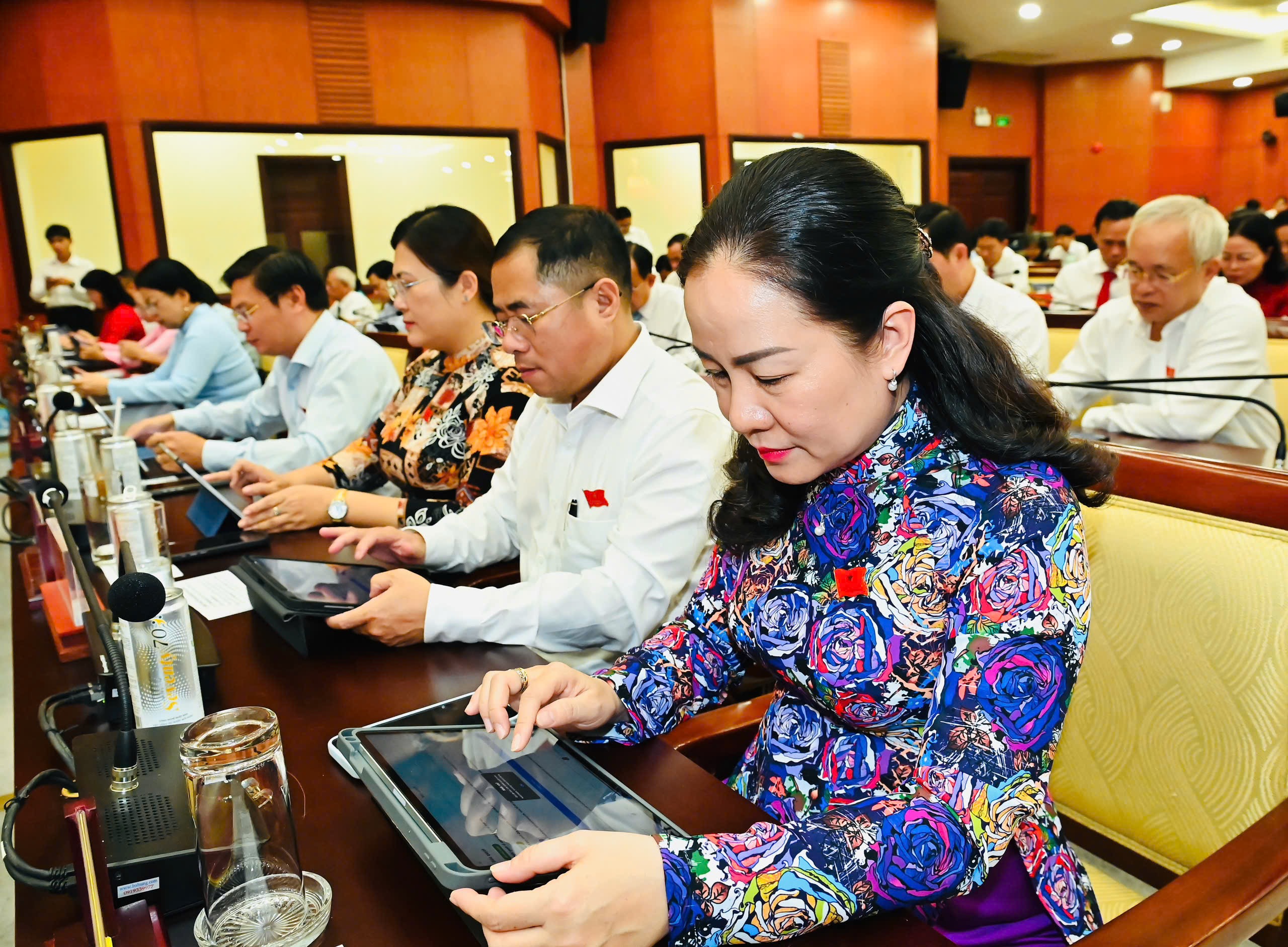 Hội đồng nhân dân TP.HCM thông qua 54 Nghị quyết mới - 1