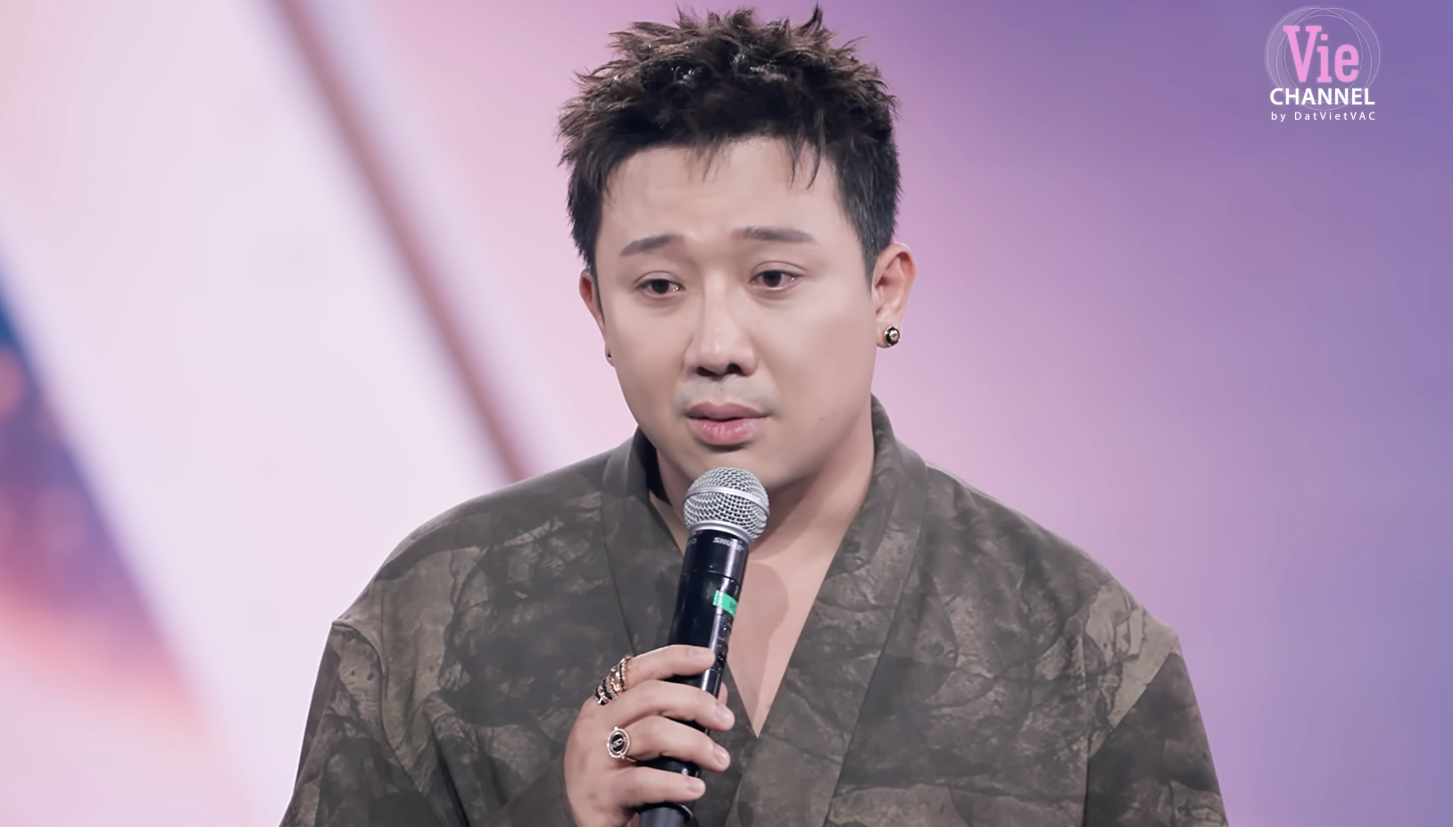 Những lần Trấn Thành nghẹn ngào trước tâm sự của dàn Anh Trai mùa 2 - 3