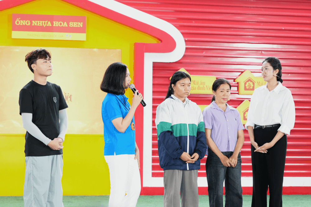 Hoa hậu Trúc Linh, ca sĩ Huy R nghẹn ngào trước nghị lực phi thường của cô bé 17 tuổi - 2