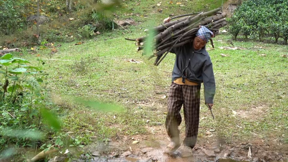 Hoa hậu Trúc Linh, ca sĩ Huy R nghẹn ngào trước nghị lực phi thường của cô bé 17 tuổi - 3