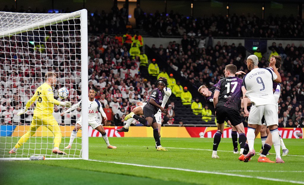 Video bóng đá Tottenham - Slavia Prague: Bước ngoặt bàn đá phản (Cúp C1) - 1