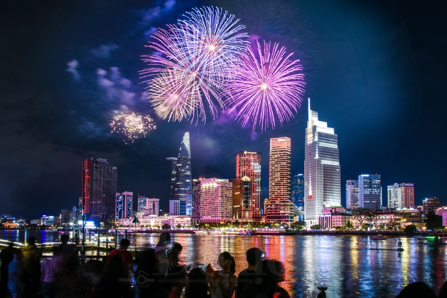 Nhiều hoạt động rộn ràng đón chào năm mới 2026 tại TP.HCM mới - 1