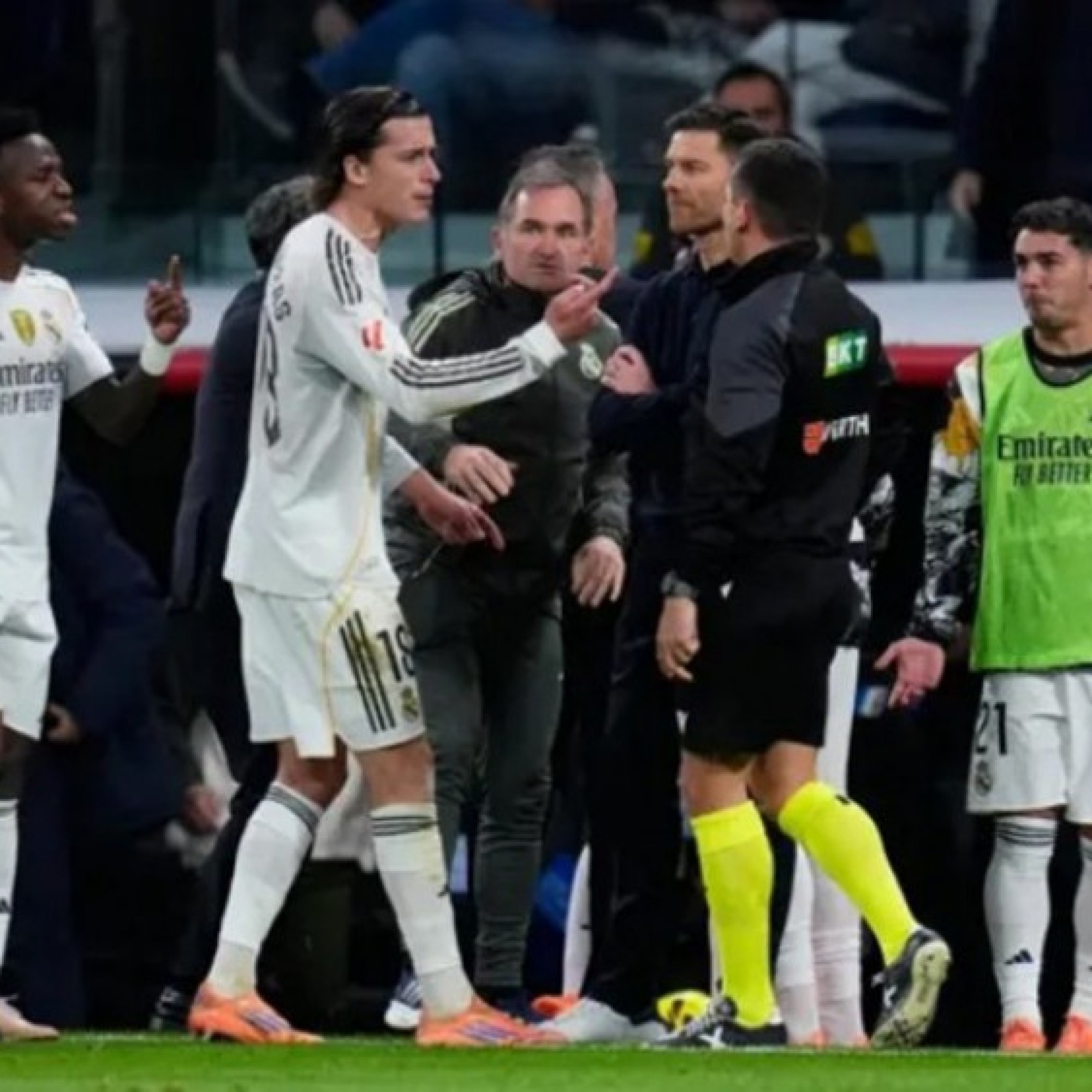  - Real Madrid chồng chất khó khăn: 4 sao bị treo giò, Alonso đau đầu