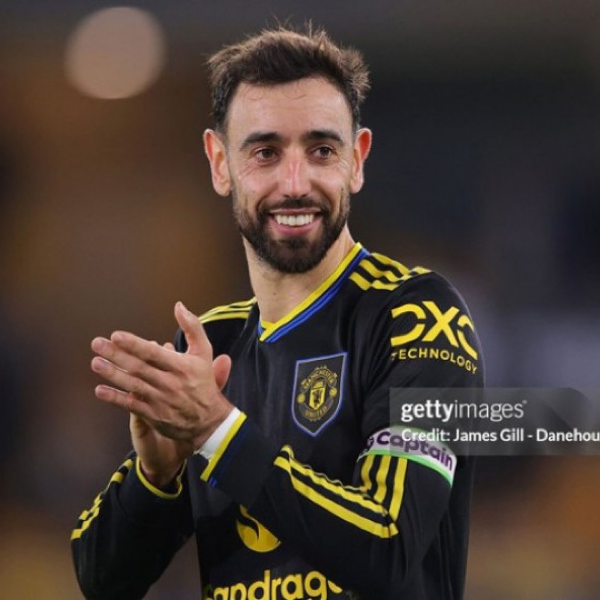  - Đội trưởng MU Fernandes được khuyên tránh xa Barcelona