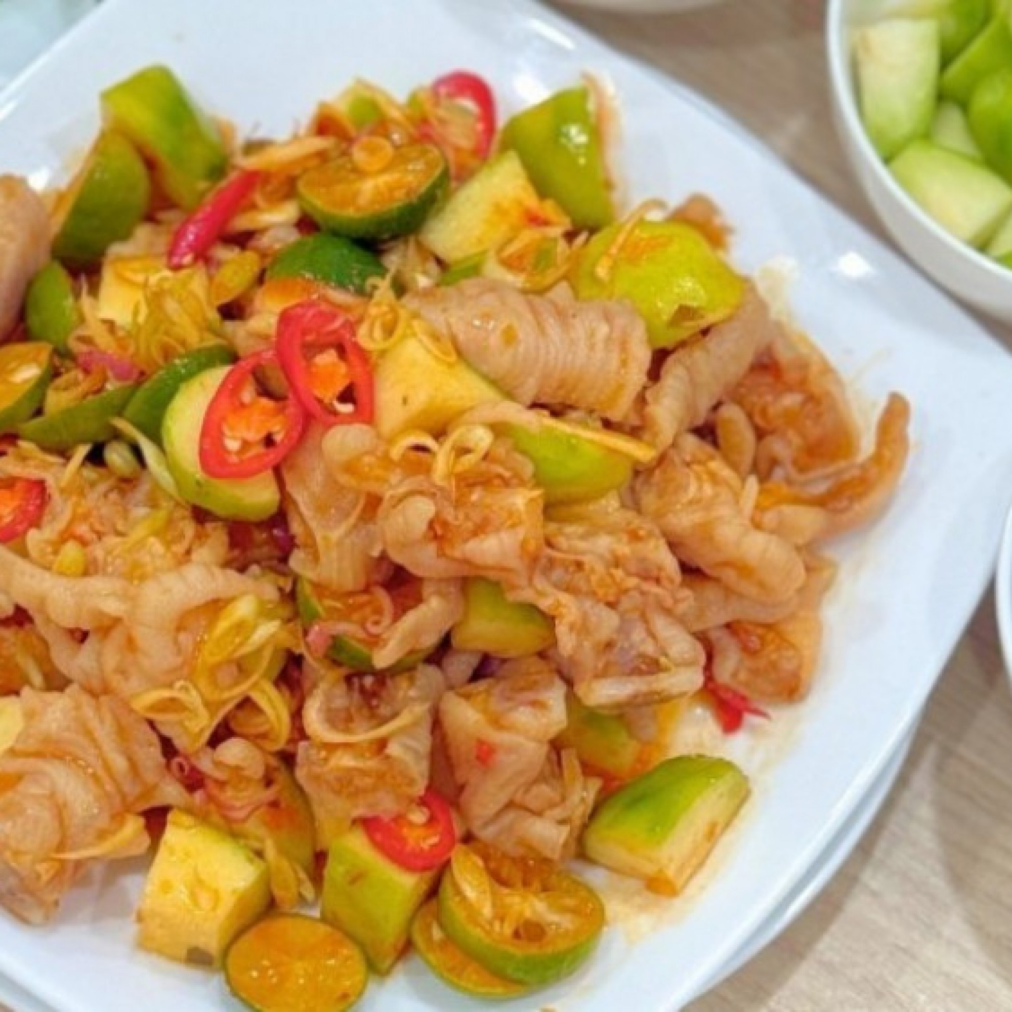 Món nhậu giòn sần sật, ngon ngất ngây từ chân gà