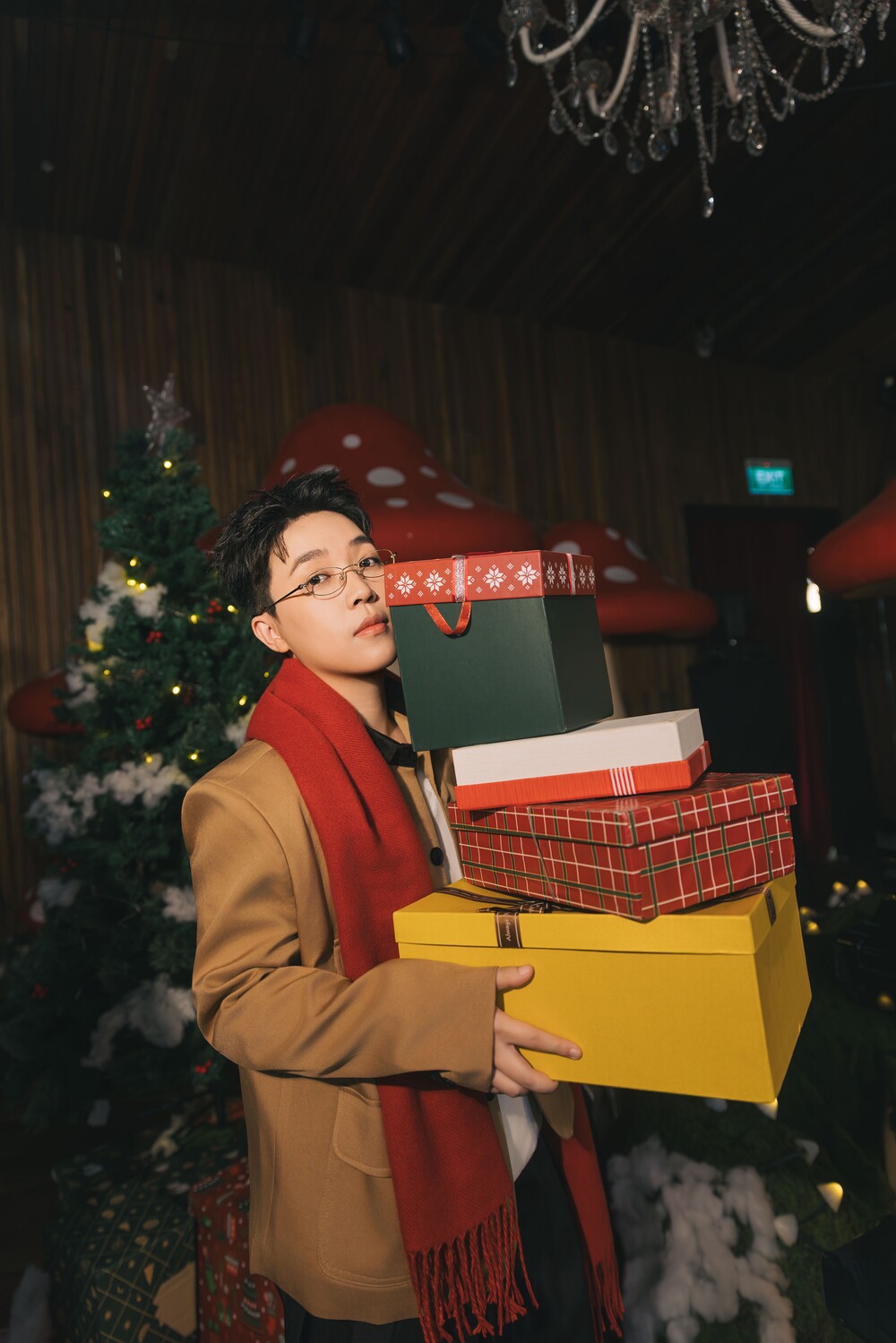 Kai Đinh rủ Min, Hoàng Dũng, Dangrangto, Juky San… ra nhạc Giáng sinh siêu đáng yêu - 1