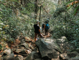  - Núi Bà Đen mở lại hoạt động leo núi với nhiều quy định an toàn