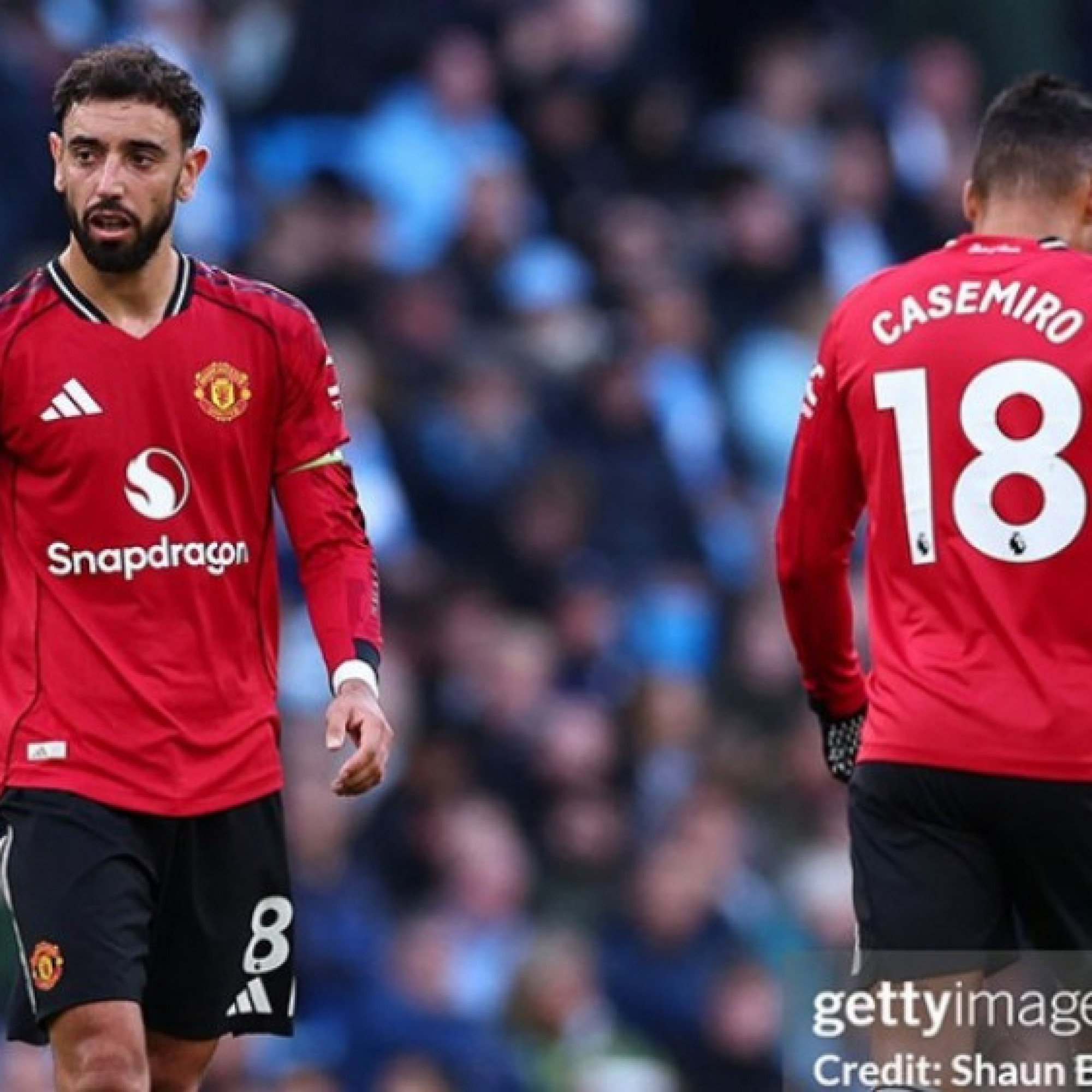  - Fernandes bị ví như “trẻ 1 tuổi”, lối chơi hỗn loạn khiến Casemiro khổ ở MU