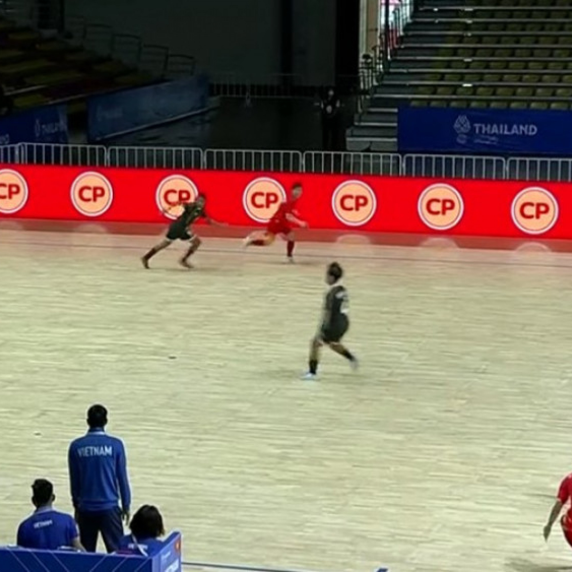  - Video bóng đá futsal nữ Việt Nam - Indonesia: Ăn miếng, trả miếng (SEA Games)