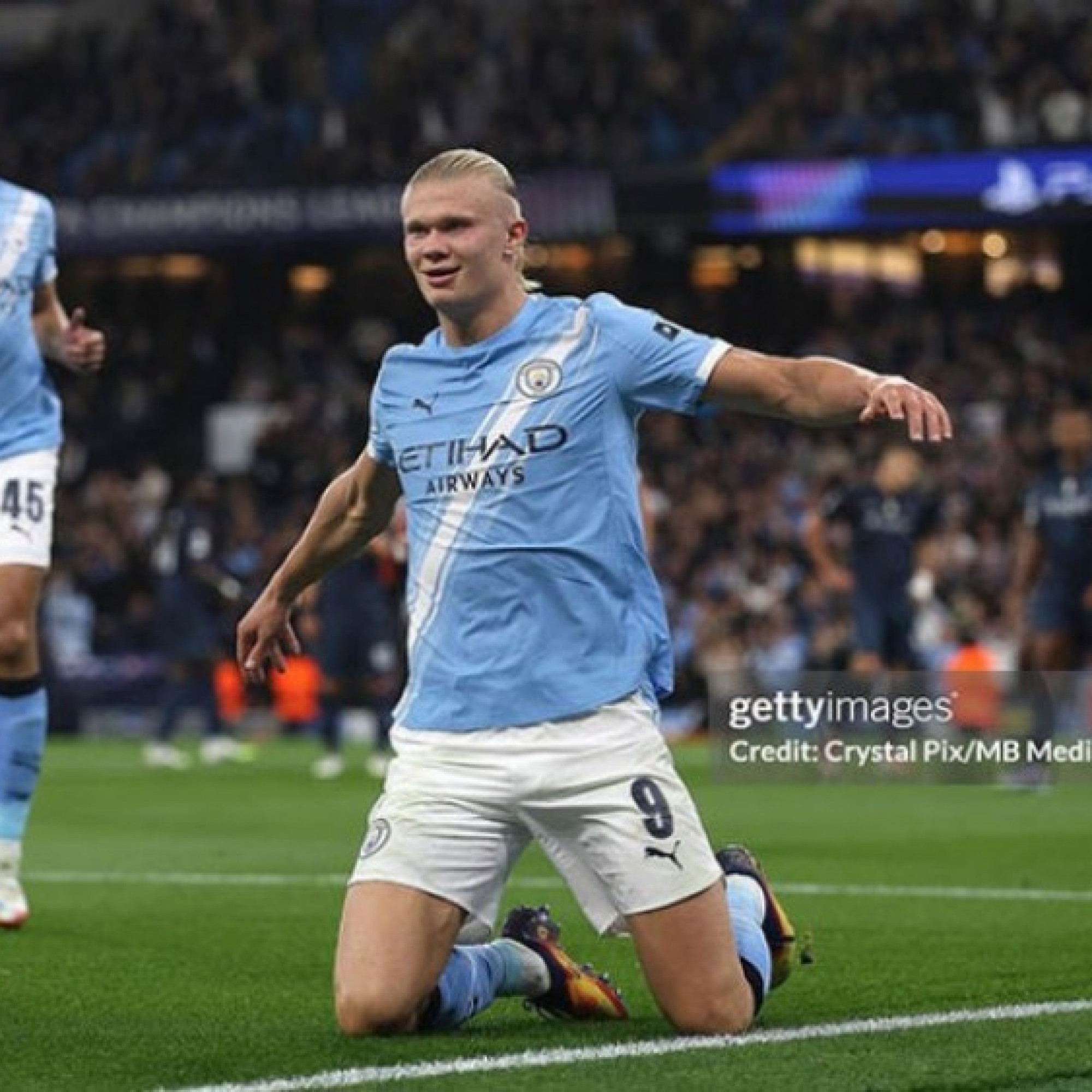  - "Máy ghi bàn" Haaland có phải chân sút xuất sắc nhất lịch sử Ngoại hạng Anh?