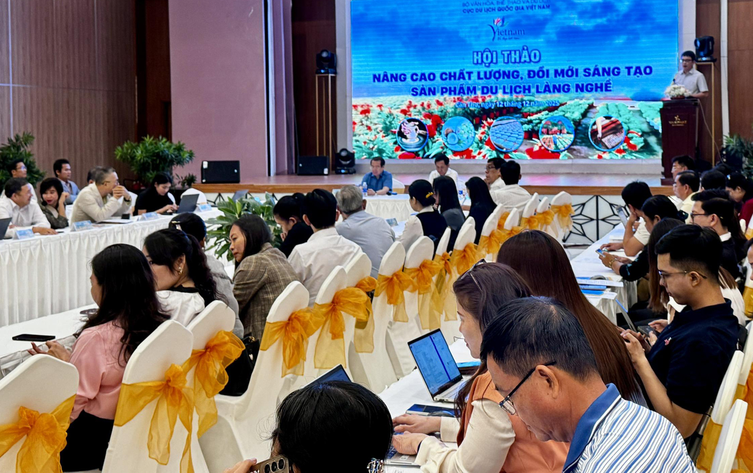 Nâng cao chất lượng, đổi mới, sáng tạo sản phẩm du lịch làng nghề - 1