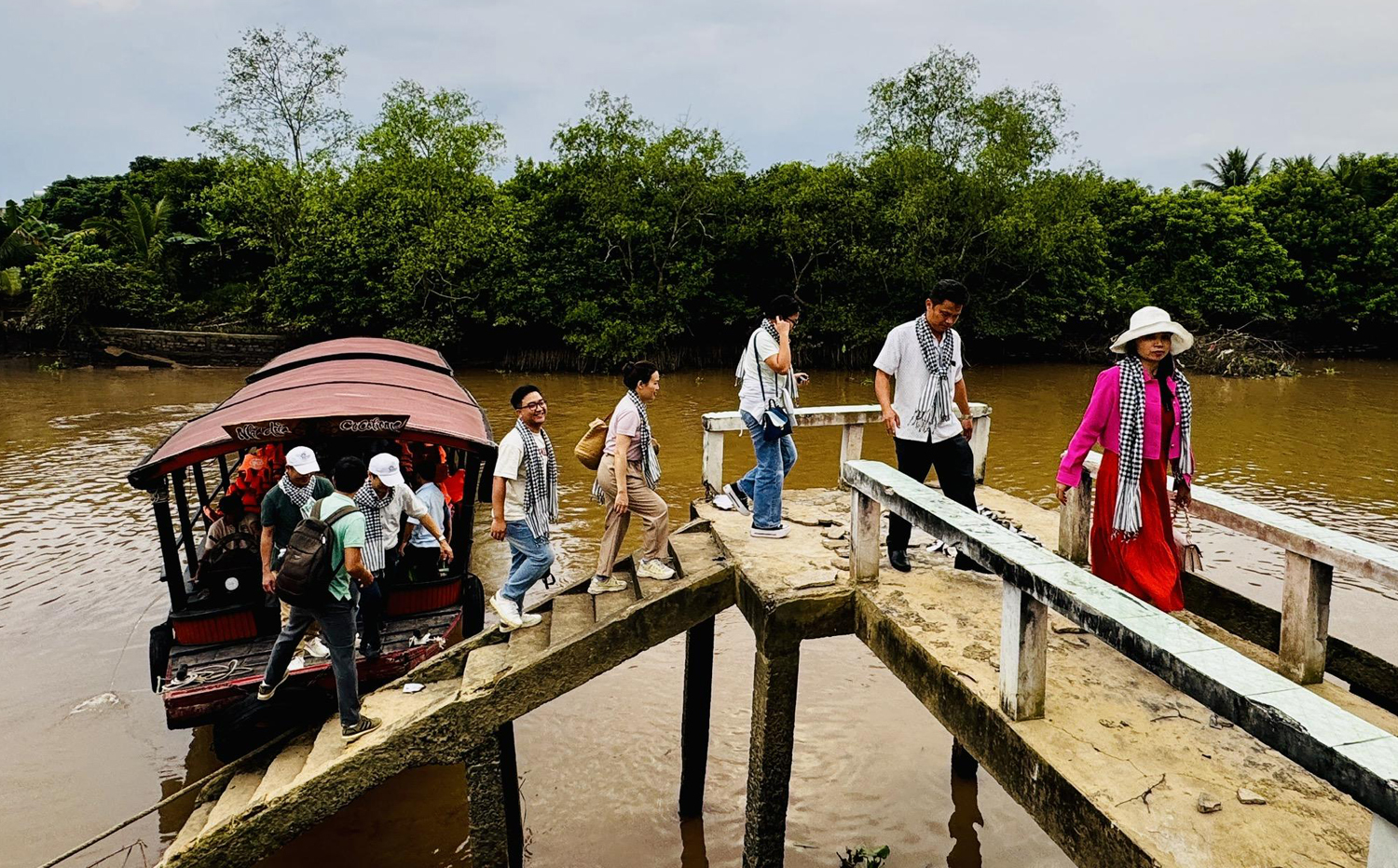 Nâng cao chất lượng, đổi mới, sáng tạo sản phẩm du lịch làng nghề - 6