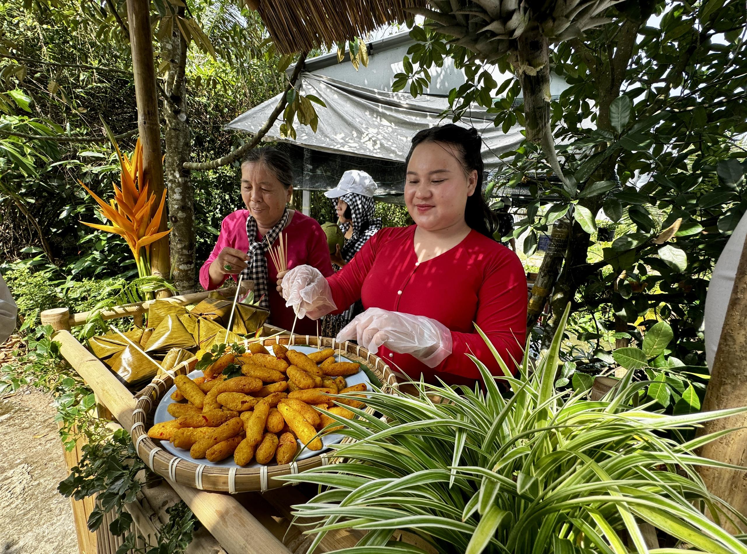 Nâng cao chất lượng, đổi mới, sáng tạo sản phẩm du lịch làng nghề - 7
