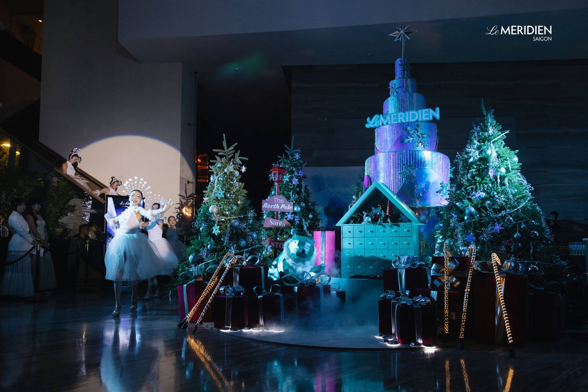 Khách sạn tại TP.HCM trang hoàng rực rỡ đón Giáng sinh - 4