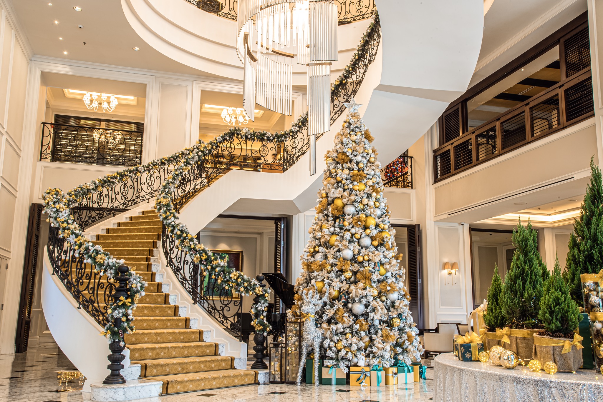 Khách sạn tại TP.HCM trang hoàng rực rỡ đón Giáng sinh - 9