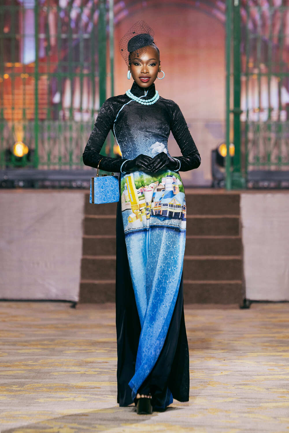 Miss Cosmo 2025: Dàn hoa hậu quốc tế trình diễn áo dài trên du thuyền - 4