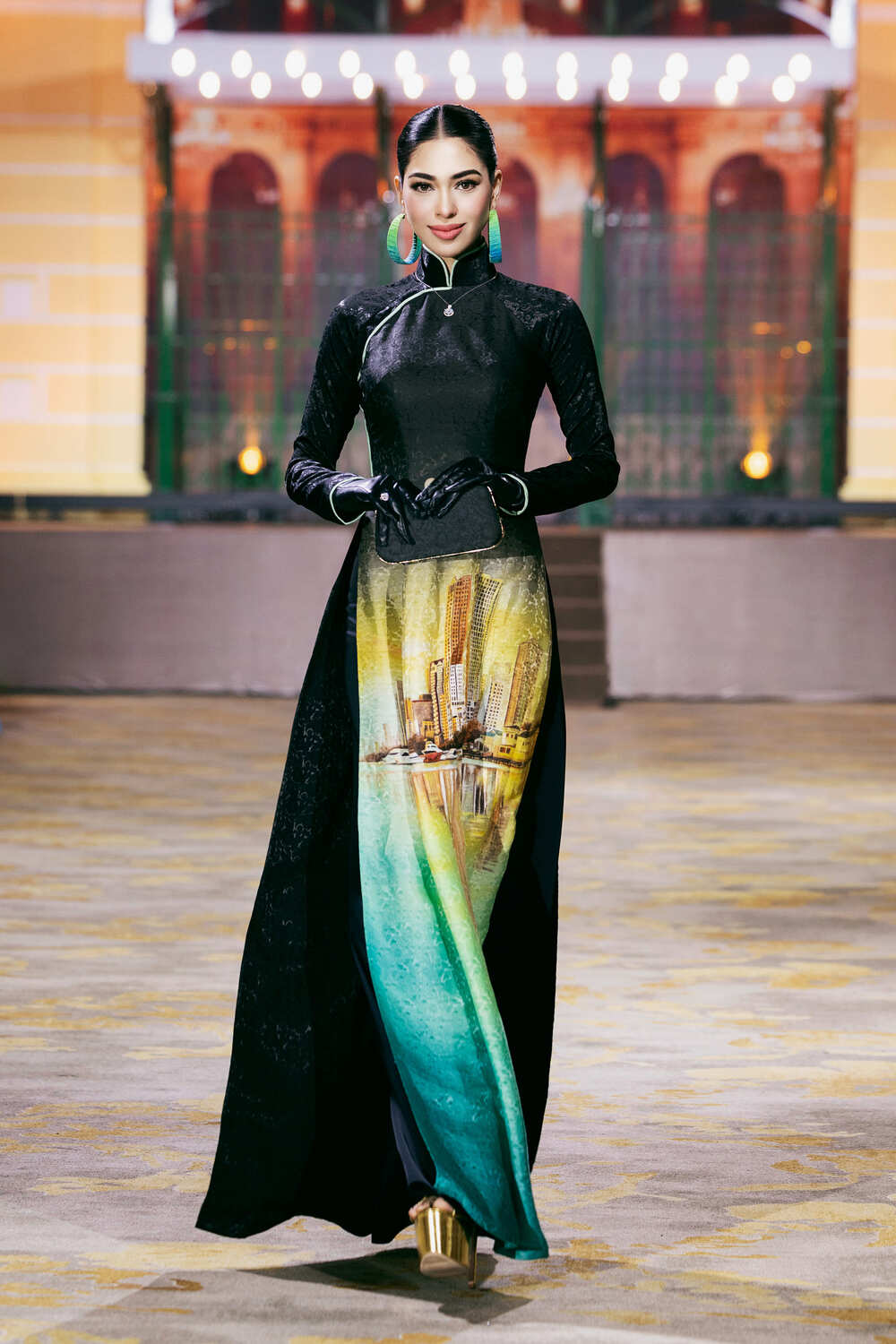 Miss Cosmo 2025: Dàn hoa hậu quốc tế trình diễn áo dài trên du thuyền - 3