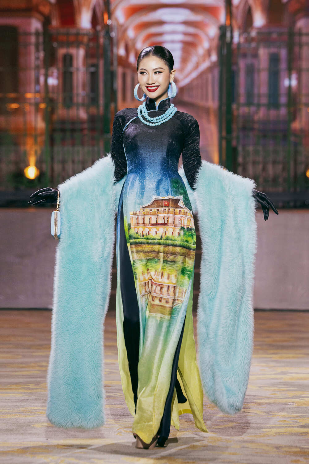 Miss Cosmo 2025: Dàn hoa hậu quốc tế trình diễn áo dài trên du thuyền - 6