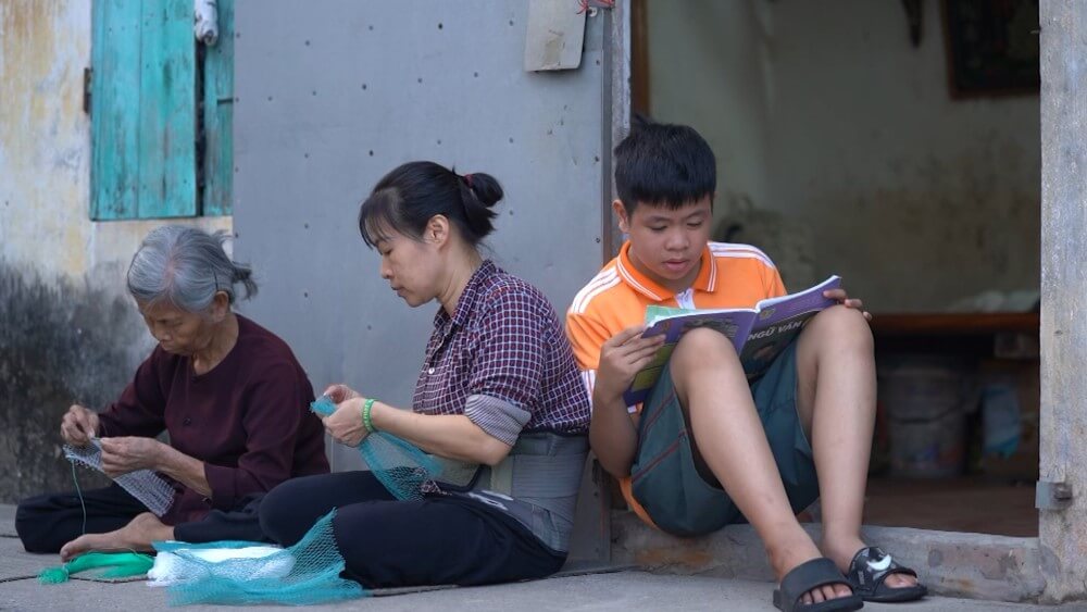 Hoa hậu Trúc Linh và ca sĩ Huy R góp sức mang về gần 100 triệu cho các em nhỏ mồ côi - 3