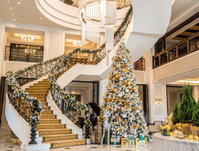 Ở đâu - Khách sạn tại TP.HCM trang hoàng rực rỡ đón Giáng sinh