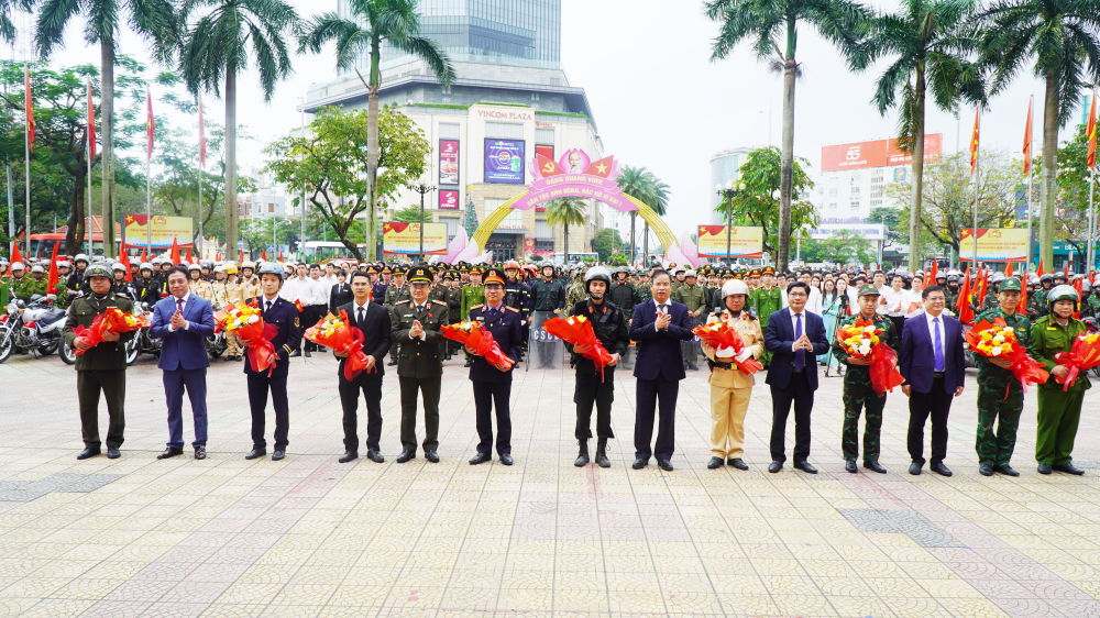 Huế ra quân bảo đảm an ninh, trật tự Tết Nguyên đán - 1