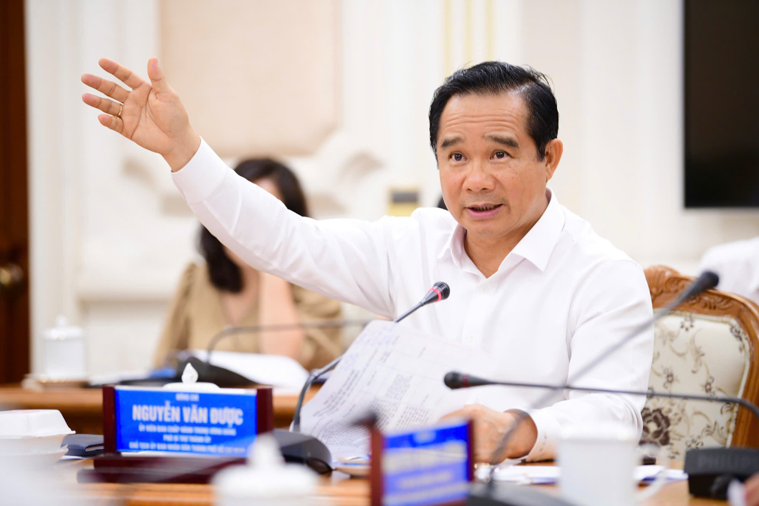 UBND TP.HCM họp cả buổi tối, triển khai ngay Nghị quyết 98 sửa đổi - 1