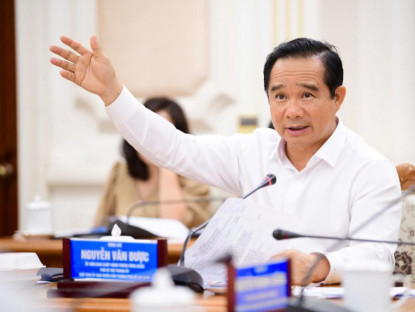  - UBND TP.HCM họp cả buổi tối, triển khai ngay Nghị quyết 98 sửa đổi