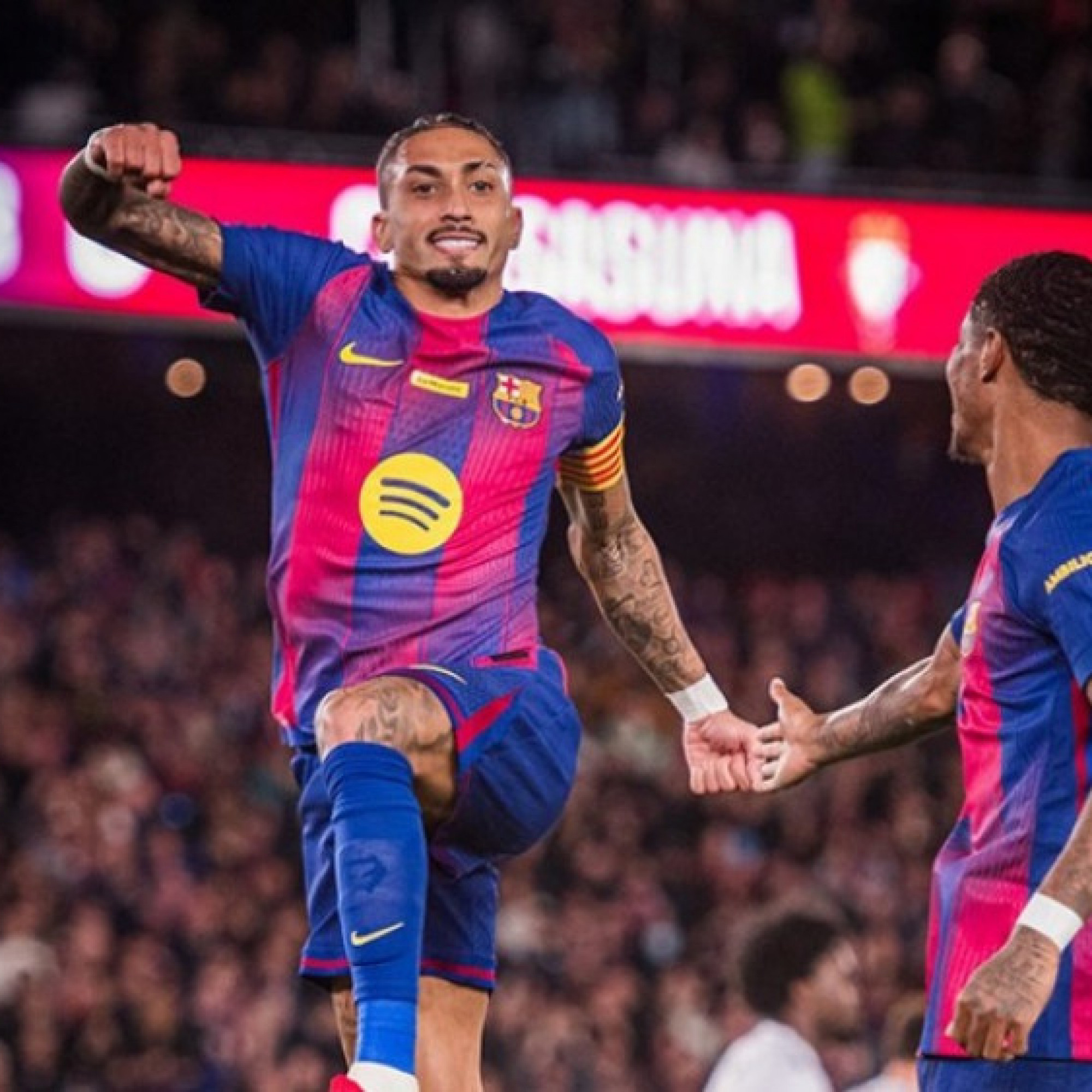  - Barcelona hơn Real Madrid 7 điểm: Fan chế giễu HLV Alonso "ở lại đi"