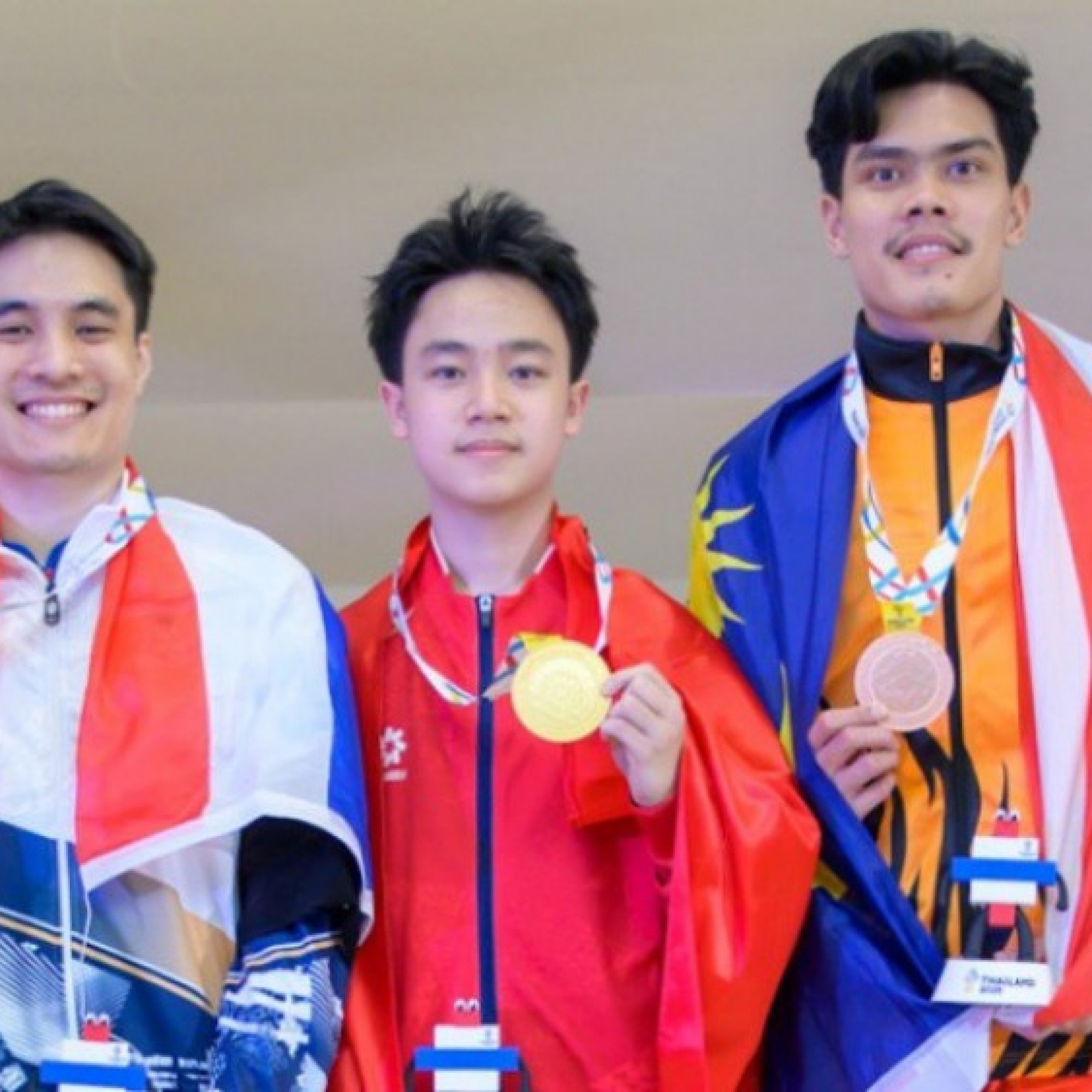  - Kỳ tích HCV của nam sinh lớp 11, Việt Nam so kè nảy lửa bảng xếp hạng SEA Games