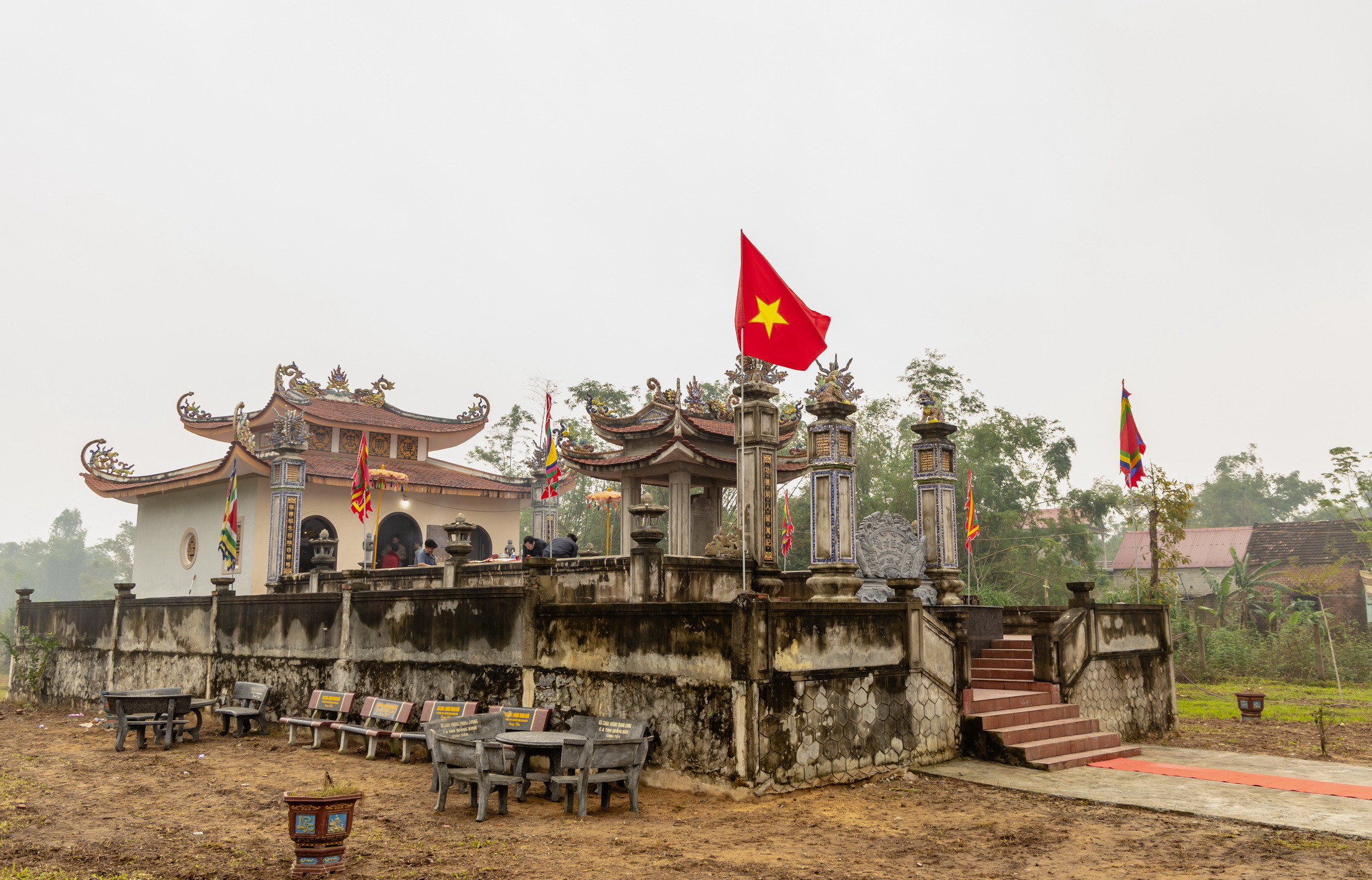 Đền Song Trung và mộ Hoàng Vĩnh Tộ, Hoàng Vĩnh Dụ được xếp hạng Di tích lịch sử cấp quốc gia - 1