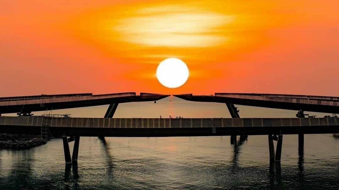 Kỳ lạ cây cầu ở Việt Nam để dành cho những nụ hôn, không phải để đi qua - 5