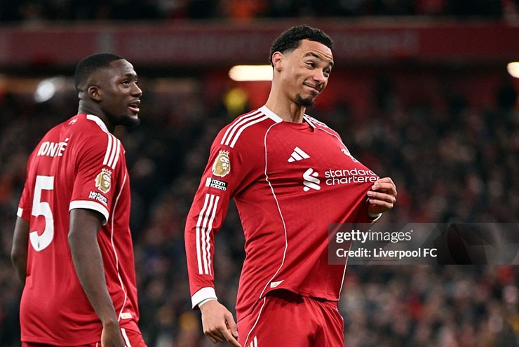 Liverpool tìm lại "long mạch": Salah hết giận dỗi, Slot tái sinh thánh địa Anfield - 1