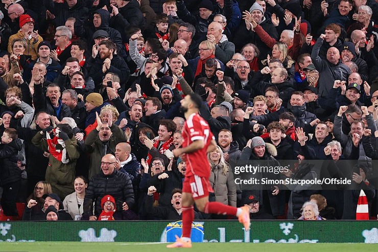 Liverpool tìm lại "long mạch": Salah hết giận dỗi, Slot tái sinh thánh địa Anfield - 3