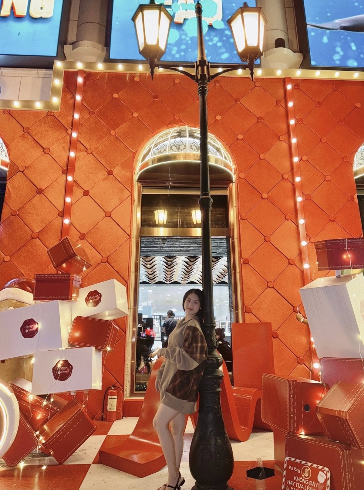 Mùa Giáng sinh rực rỡ đầy ánh sáng tại TP.HCM - 5