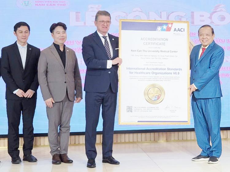 Bệnh viện Đại học Nam Cần Thơ đạt chứng nhận kiểm định chất lượng tiêu chuẩn Hoa Kỳ