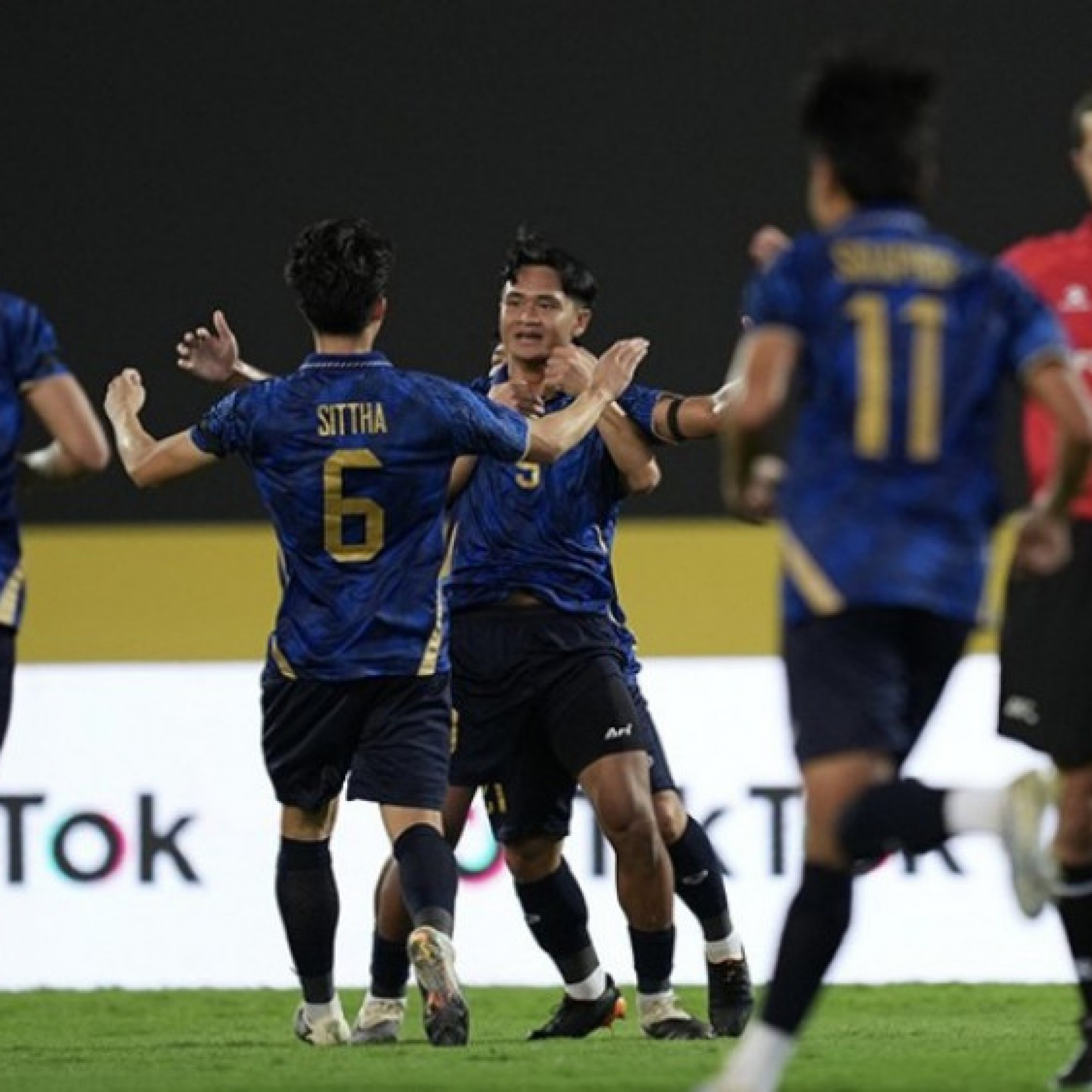  - Video bóng đá U22 Thái Lan - U22 Malaysia: Siêu phẩm và thẻ đỏ (SEA Games)